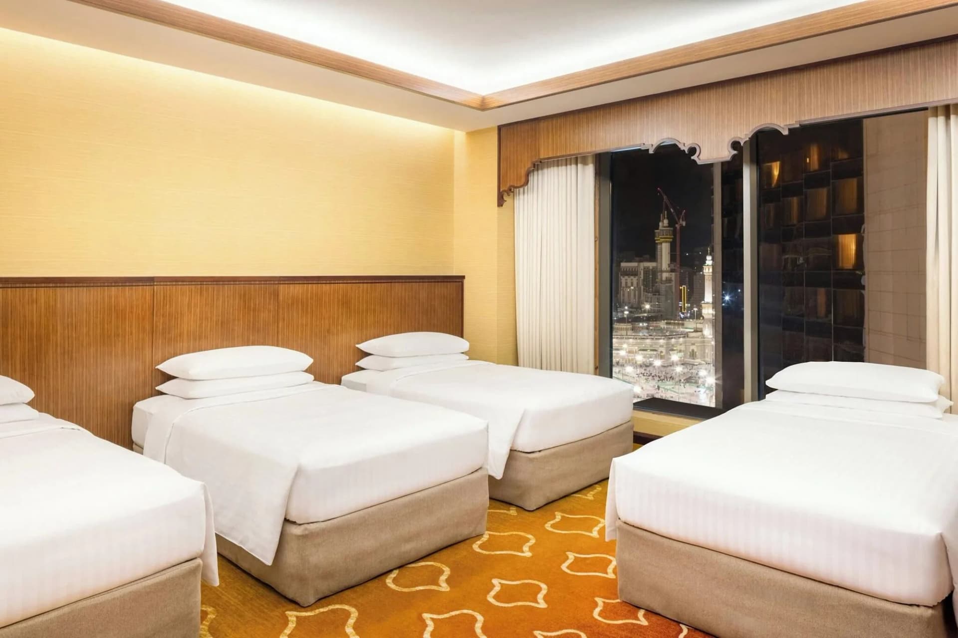 4 Kişik Oda, 4 tek kişilik yatak (Harem manzaralı)